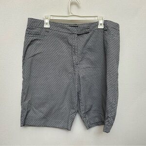George Black, White Geometric Print 10 Inch Inseam Shorts Women Size 18
